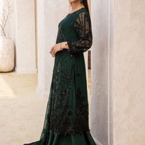 💚 A timeless dark green embroidered lehenga with delicate details & regal elegance ✨ — perfect for every special moment! 🌸